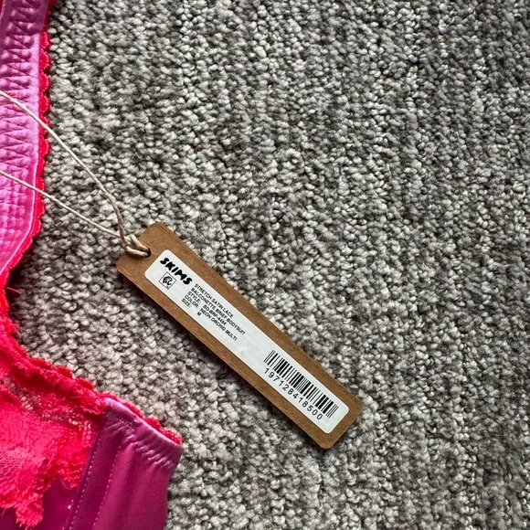 NWT SKIMS STRETCH SATIN LACE BRIEF BODYSUIT - Picture 3 of 3